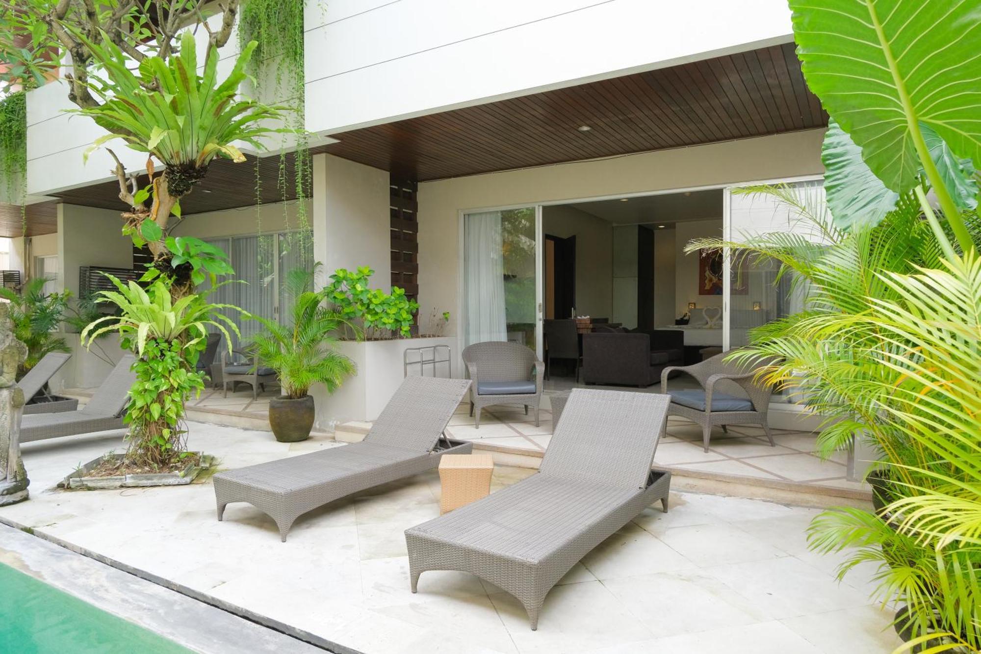 Swiss-Belcourt Sunset Aparthotel Seminyak Exterior foto