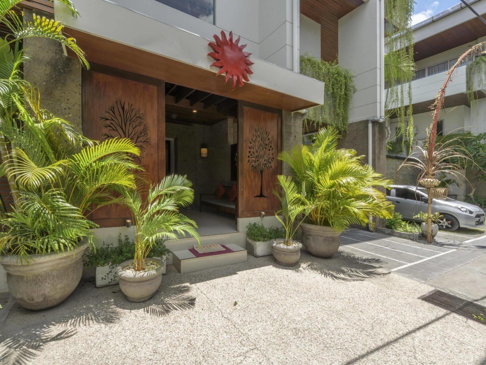 Swiss-Belcourt Sunset Aparthotel Seminyak Exterior foto