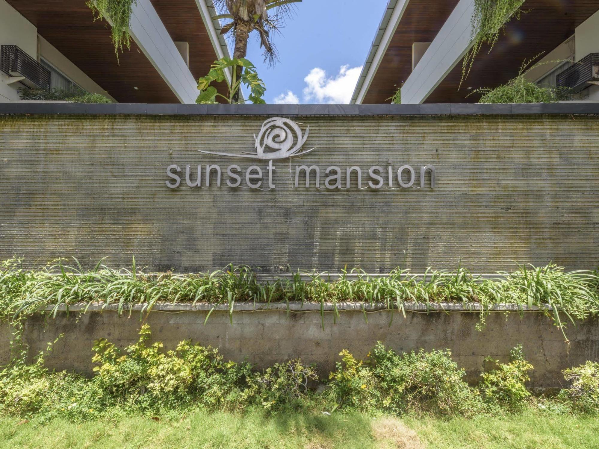Swiss-Belcourt Sunset Aparthotel Seminyak Exterior foto