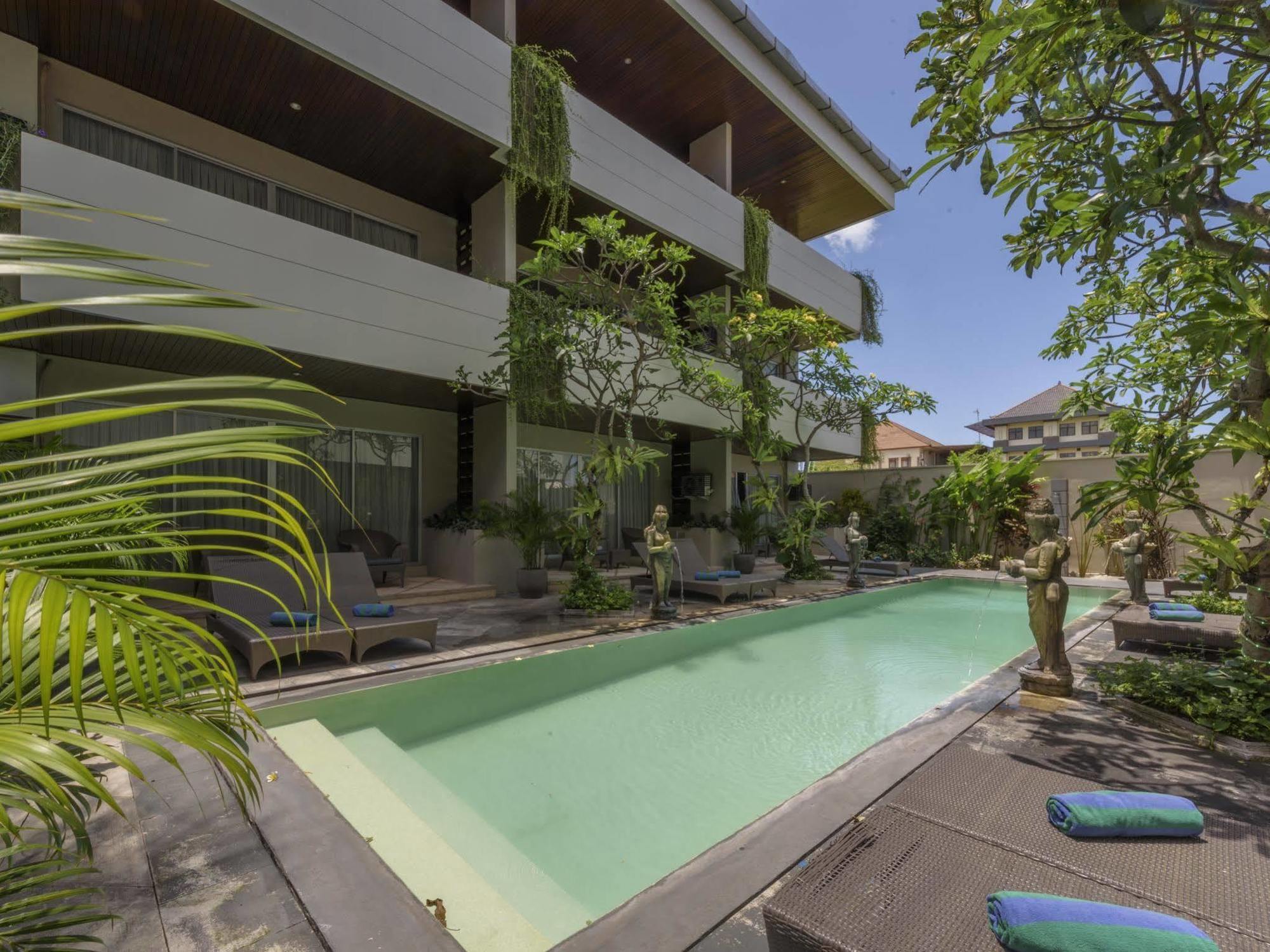 Swiss-Belcourt Sunset Aparthotel Seminyak Exterior foto