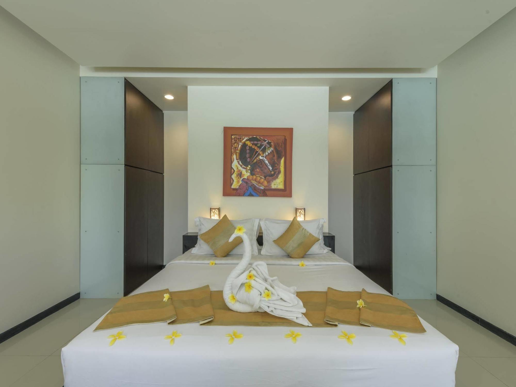 Swiss-Belcourt Sunset Aparthotel Seminyak Exterior foto