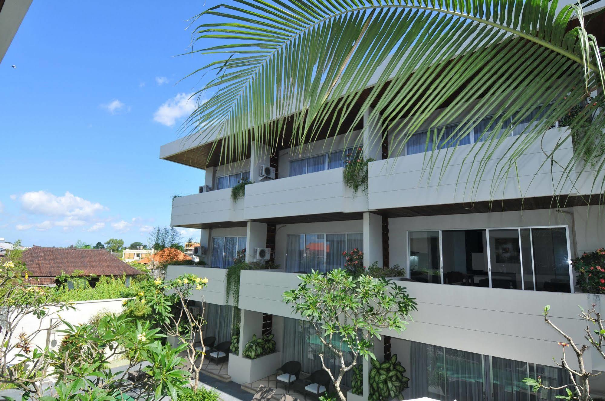 Swiss-Belcourt Sunset Aparthotel Seminyak Exterior foto